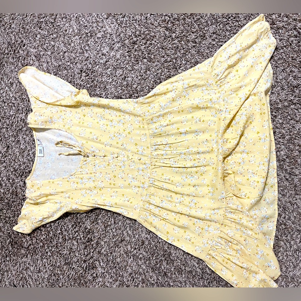 Worn once, Great condition!! No stains.